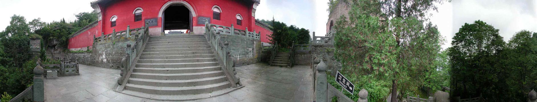 南岩宫龙虎殿前