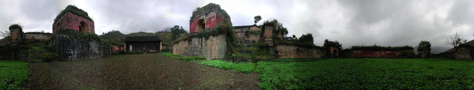 五龙宫龙虎殿前