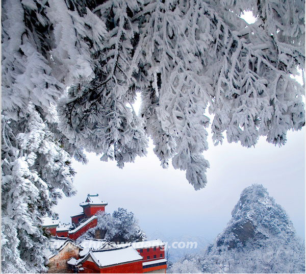武当山雪景太和宫