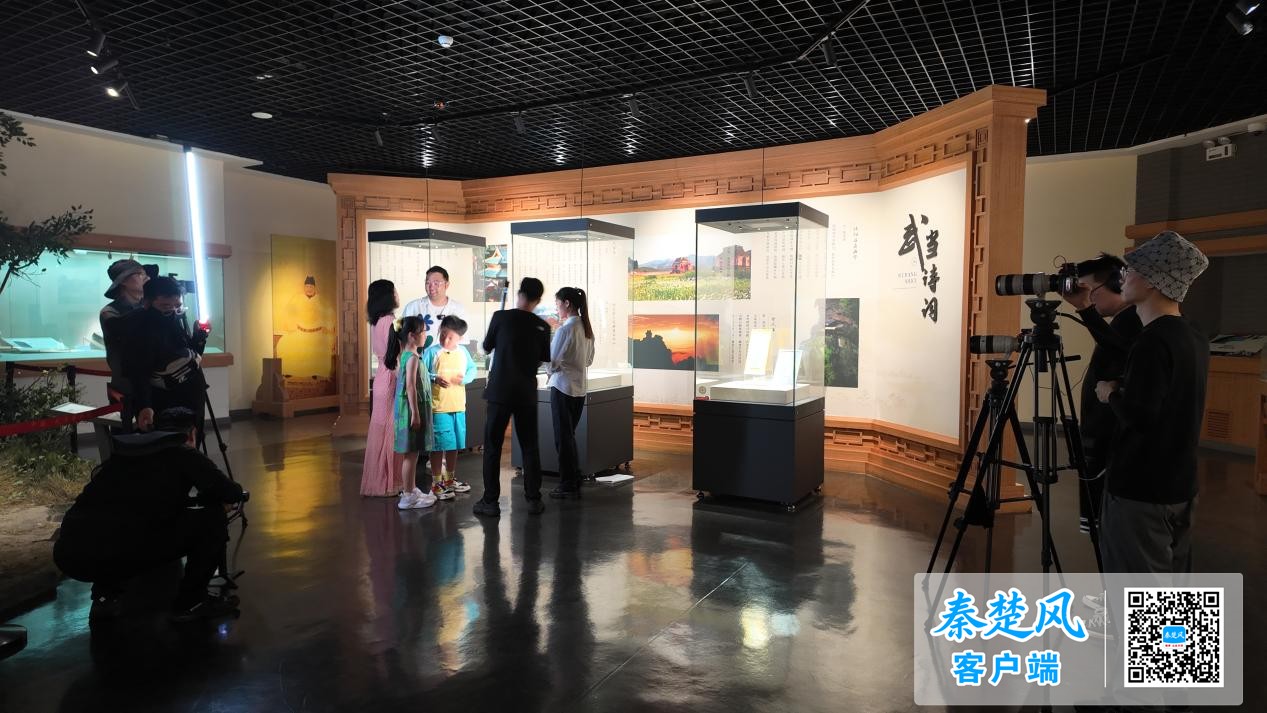 陕西卫视《丝路小脚印》栏目组来武当山采风录制